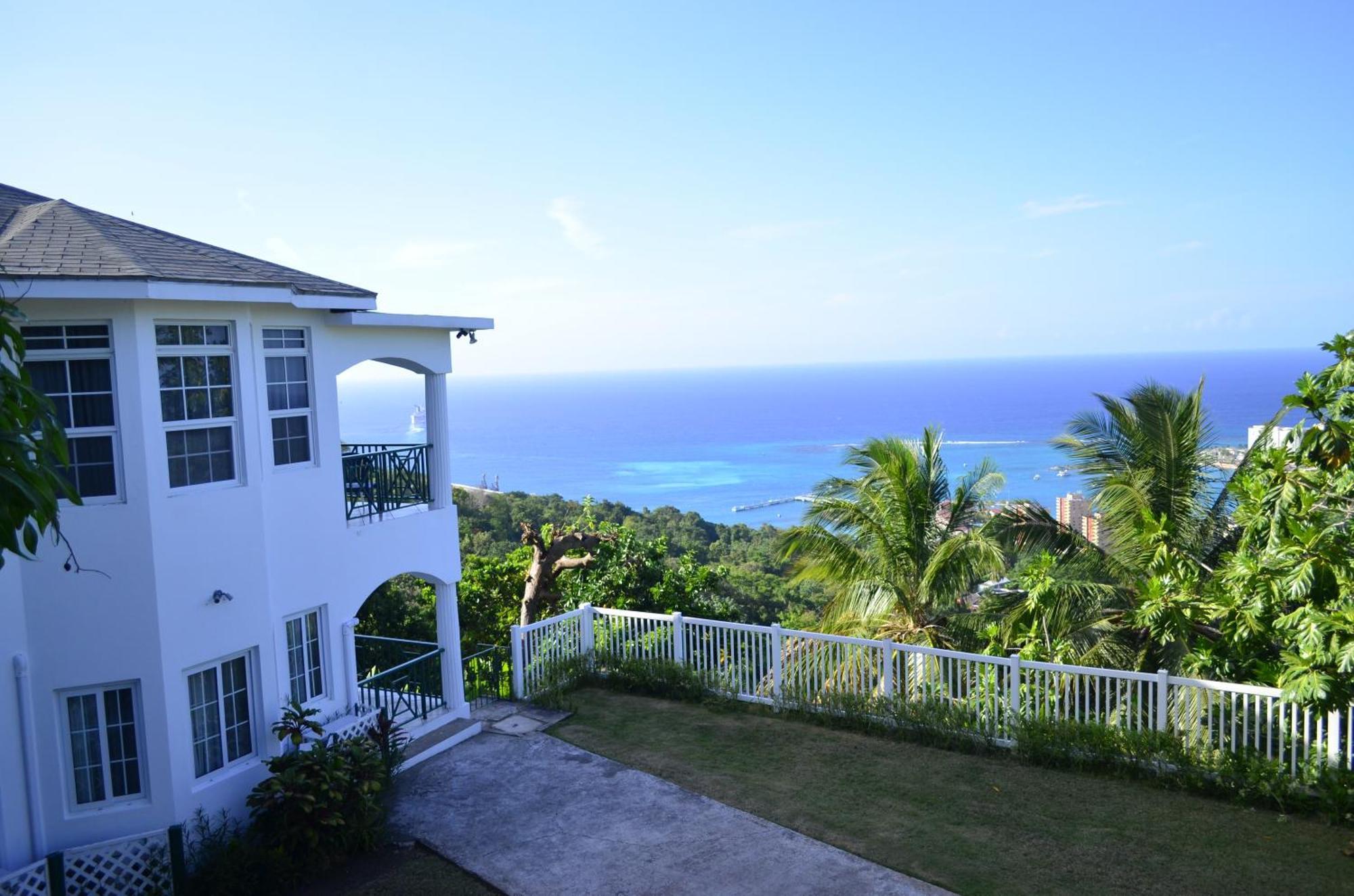 Pink Rock Inn Bed&Breakfast Ocho Rios Exterior foto
